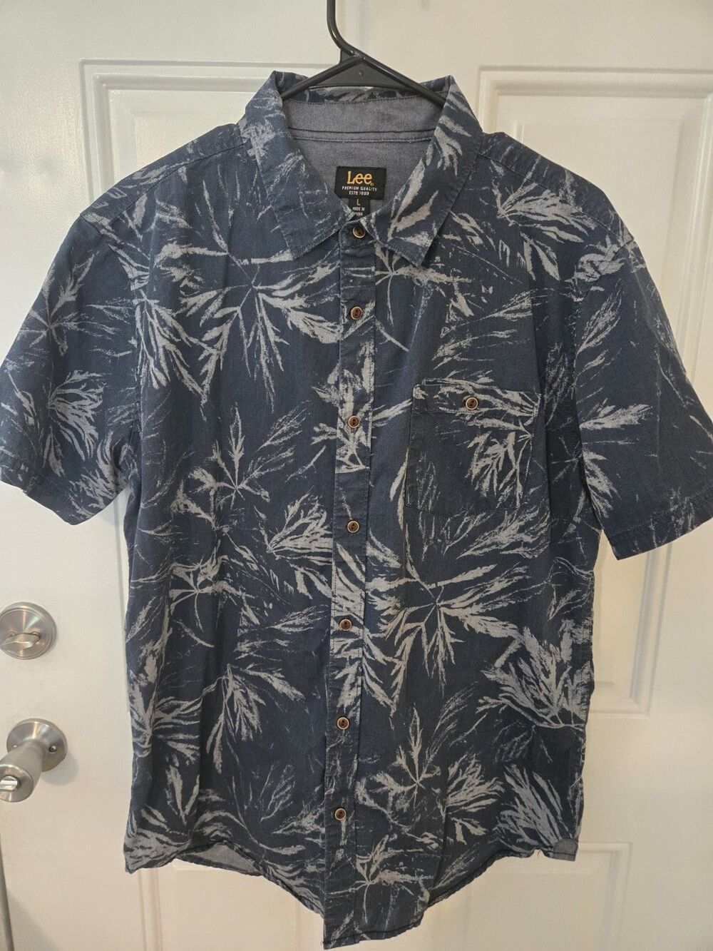 Lee Men Blue Button Down Shirt Size Large SKU A4